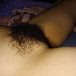 Friends sending my pics of there wifes hairy pussy. THX